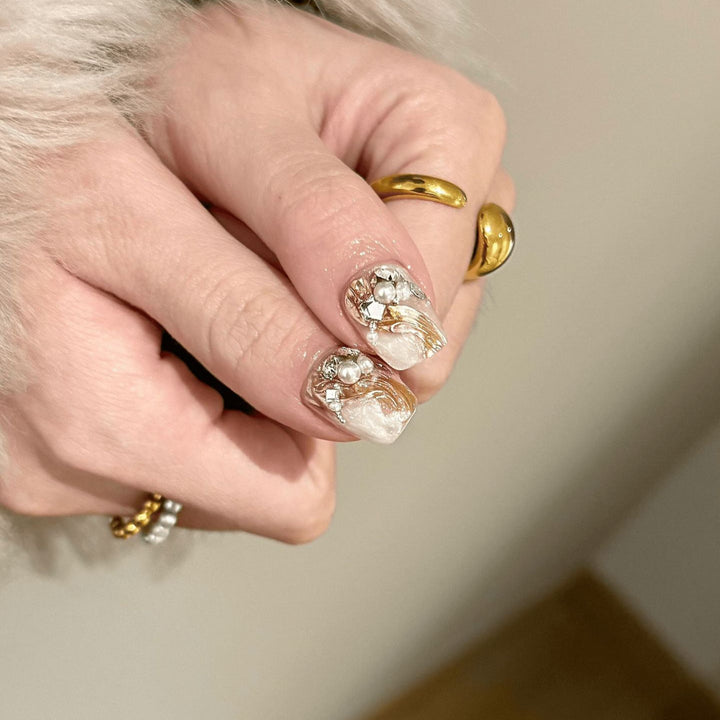Elegant Artificial Nails with Luxurious 3D Details Kalsten