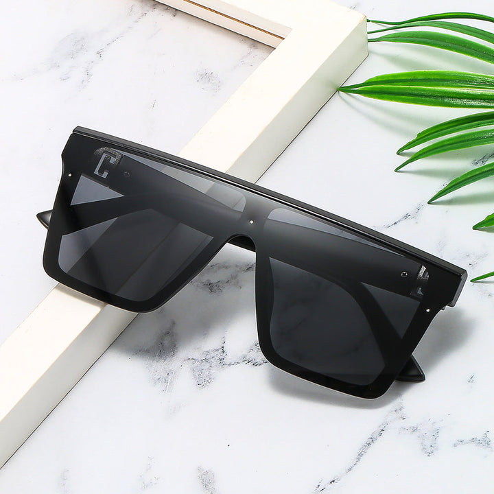 Women oversized sunglasses in trendy style with wide frame construction Kalsten