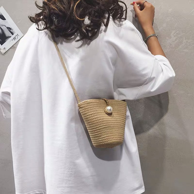 Elegant Handbag with Pearl Closure Kalsten