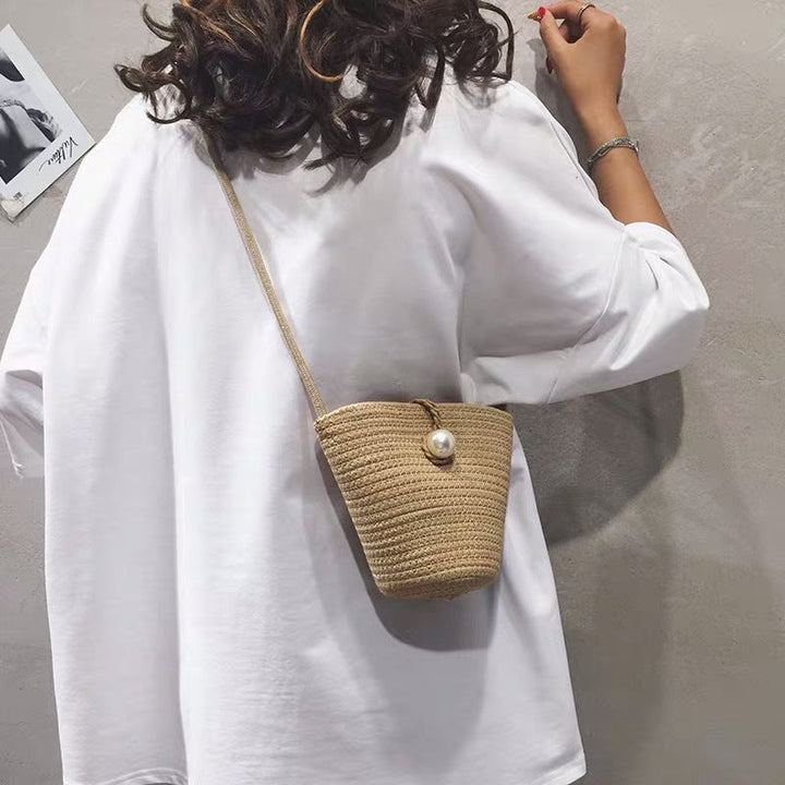 Elegant Handbag with Pearl Closure Kalsten