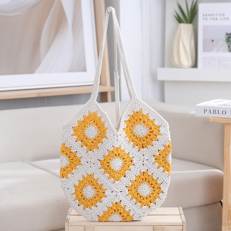 Crochet shopper with floral patterns Kalsten