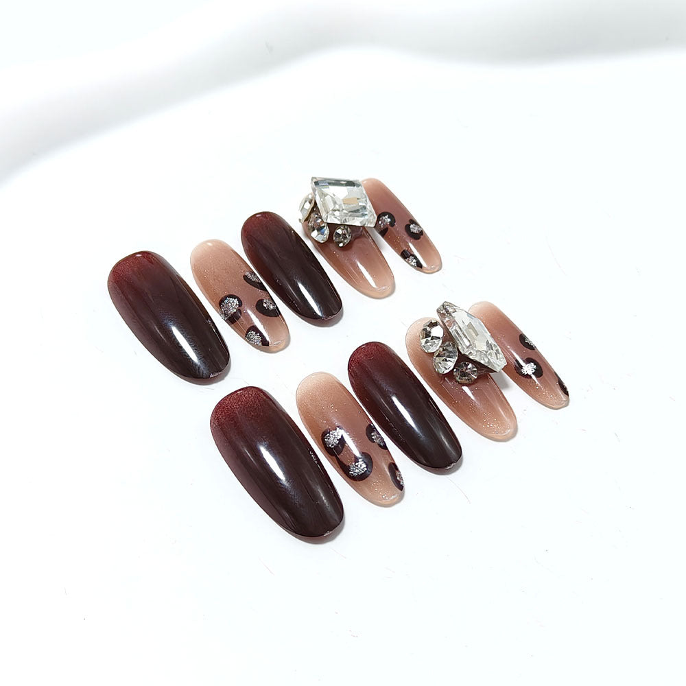 Artificial nails with luxurious glitter accents Kalsten