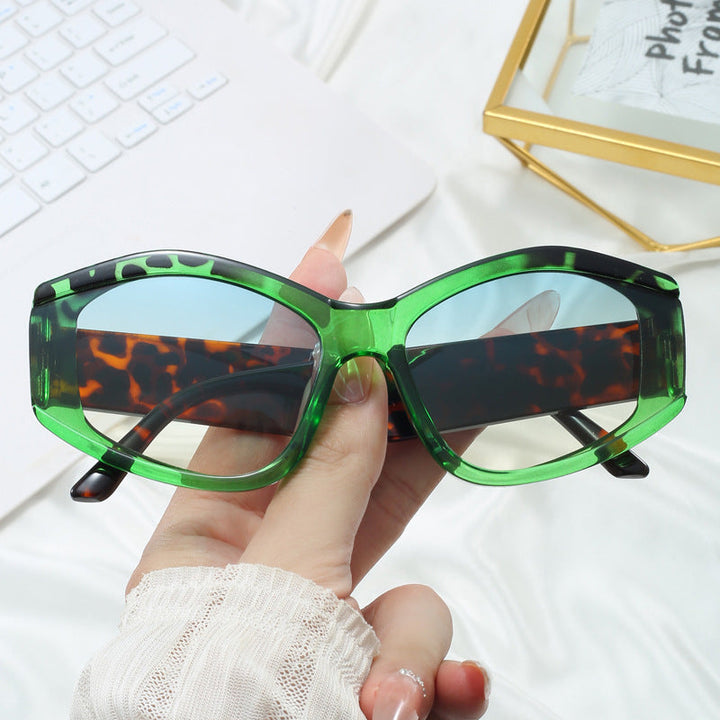 Women’s fashionable sunglasses with distinctive, futuristic design Kalsten
