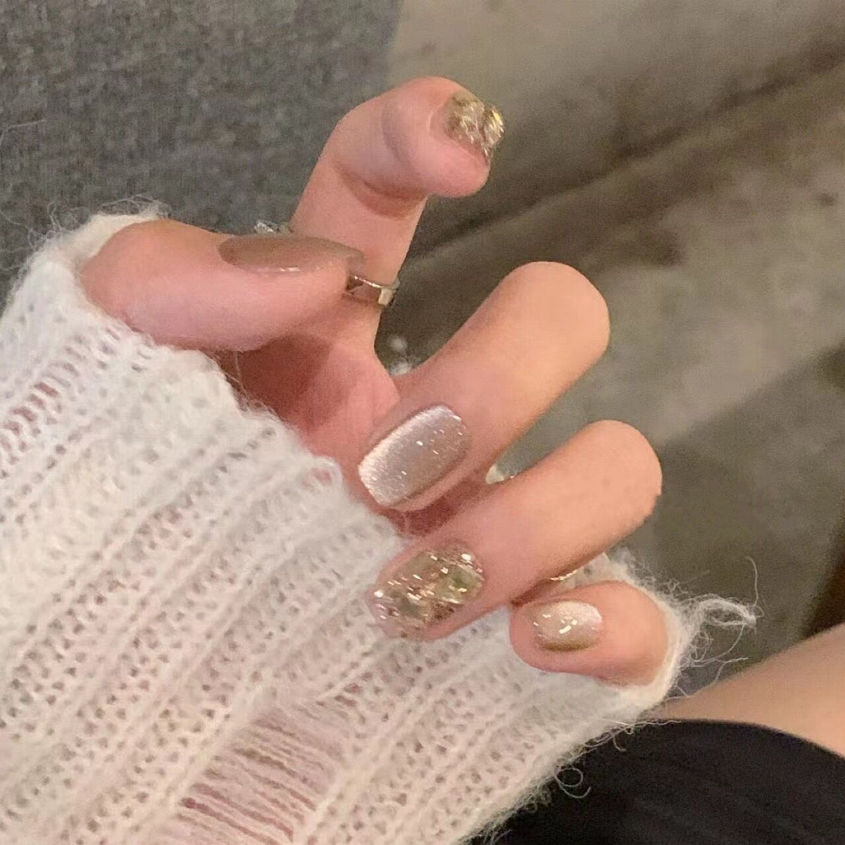 Acrylic nail set with glamorous gold details Acalora