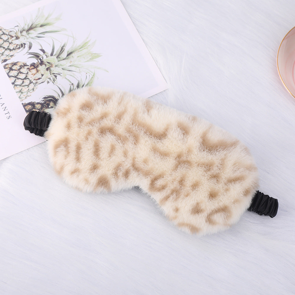 Women's cuddly faux fur sleep mask with heart-embossed surface and gathered comfort band Kalsten