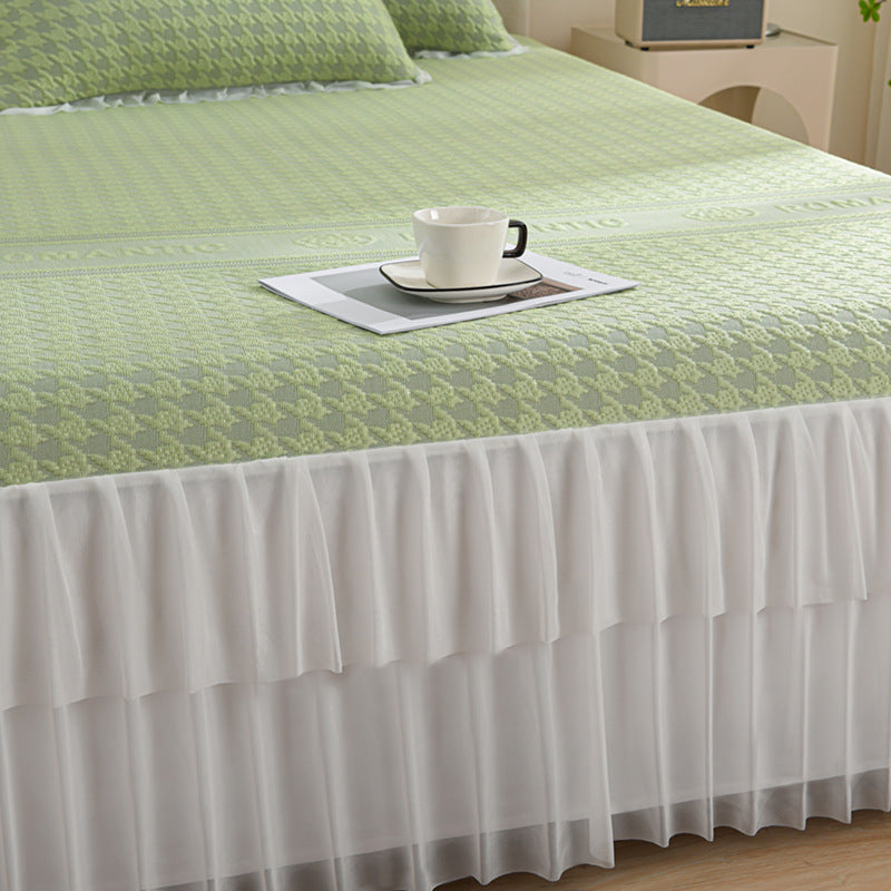 Ladies elegant bedspread set with decorative ruffled hem Kalsten