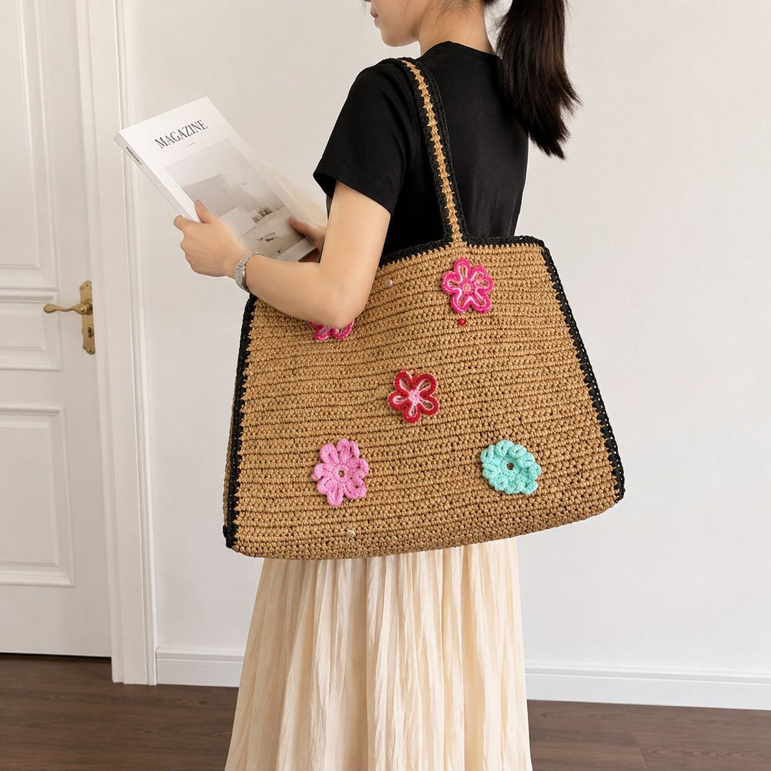 Handmade straw bag with flower appliqués Kalsten