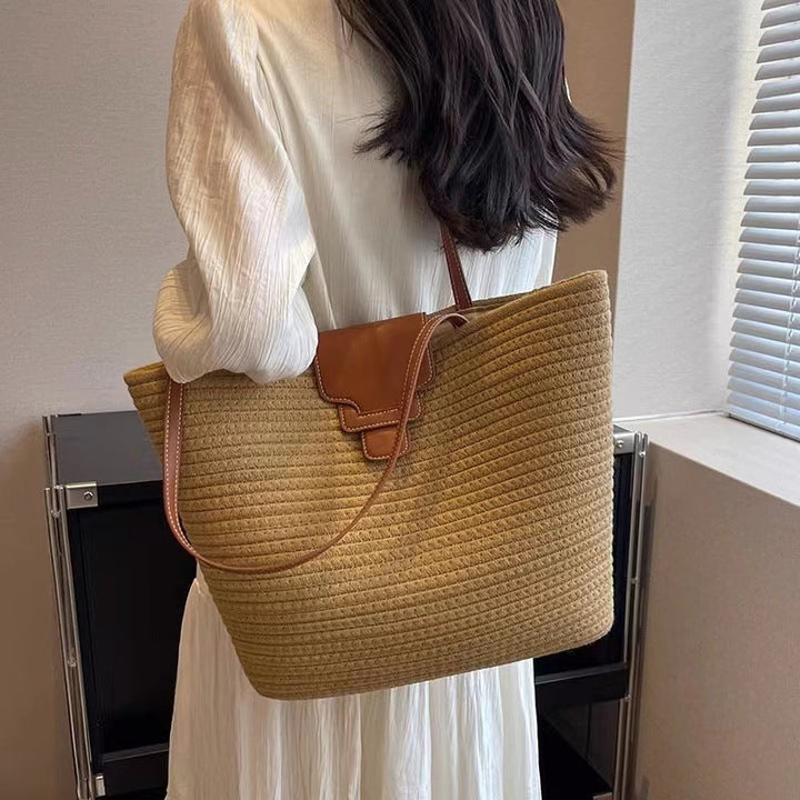 Large shoulder bag made of woven natural material Kalsten