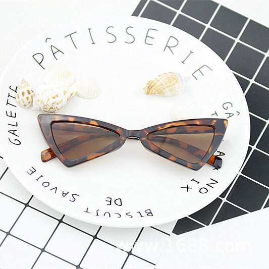 Women's fashionable Cat-Eye sunglasses with elegant design Kalsten