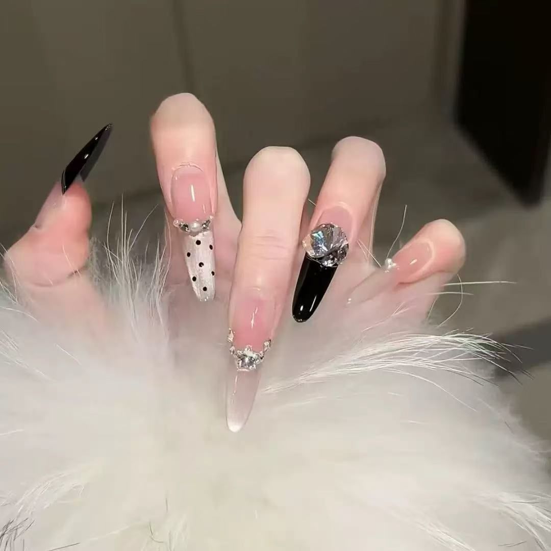 Glamorous artificial nail tips with elegant decorations Acalora