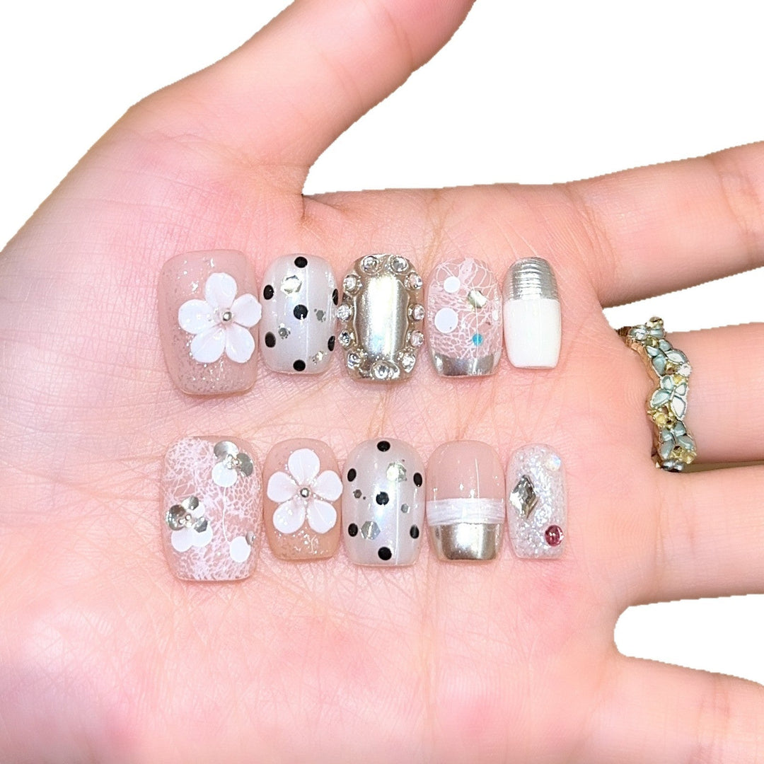 Creative artificial nails with elegant accents Kalsten