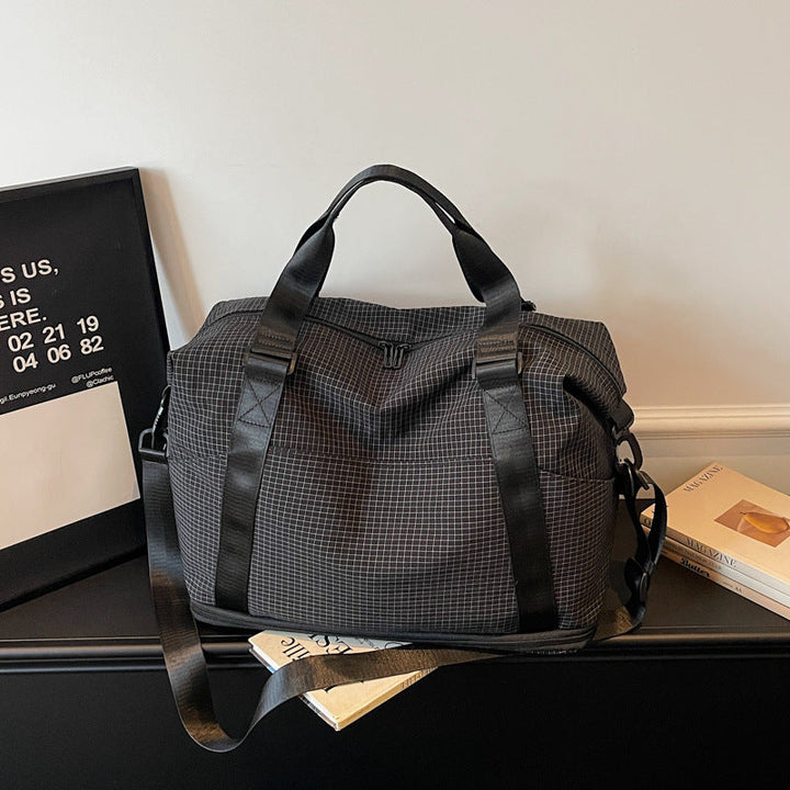 Sporty travel bag with practical storage and adjustable shoulder straps Kalsten