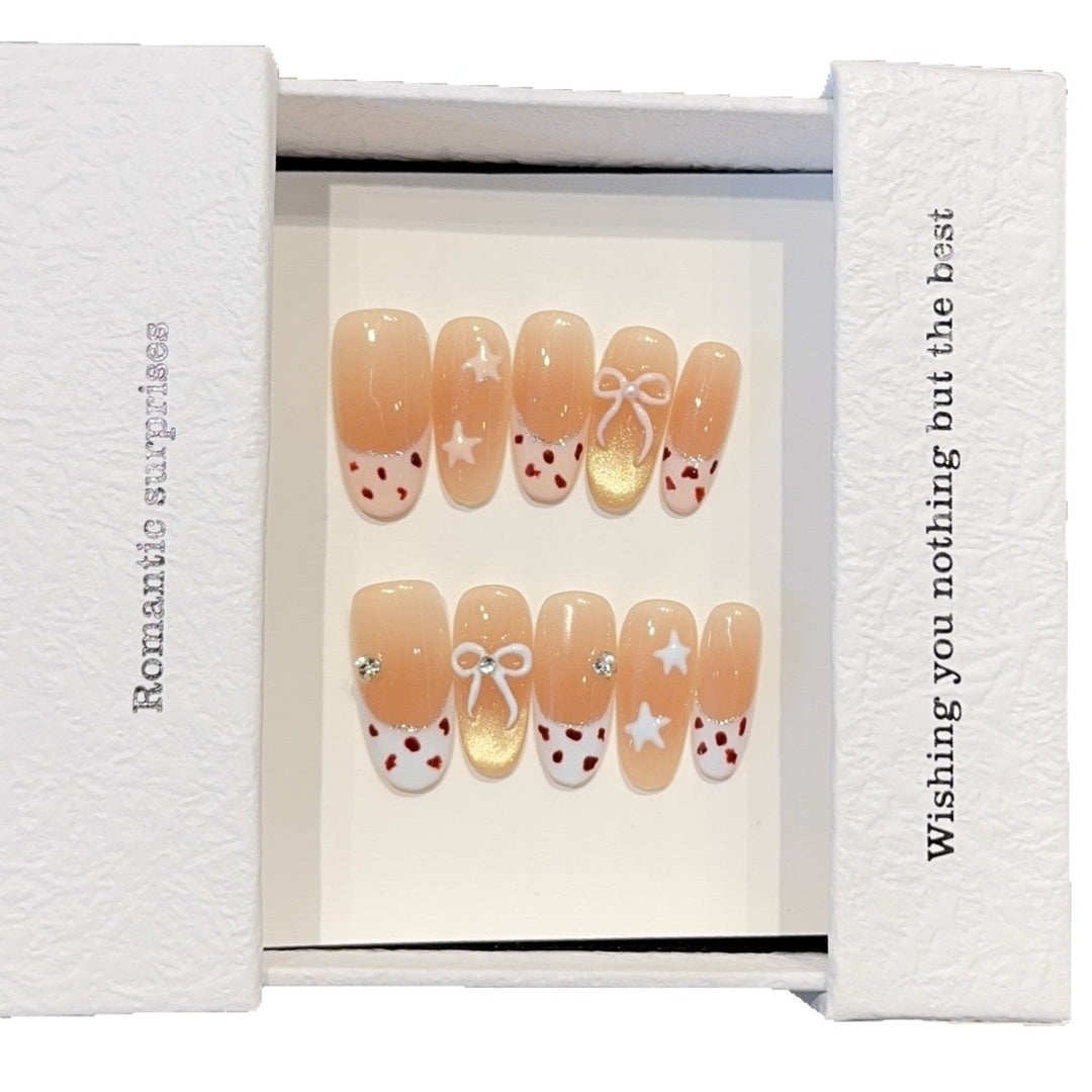 Artificial nails with decadent design and romantic accents Kalsten