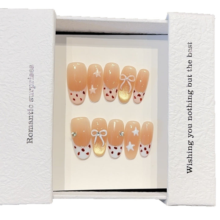 Artificial nails with decadent design and romantic accents Kalsten
