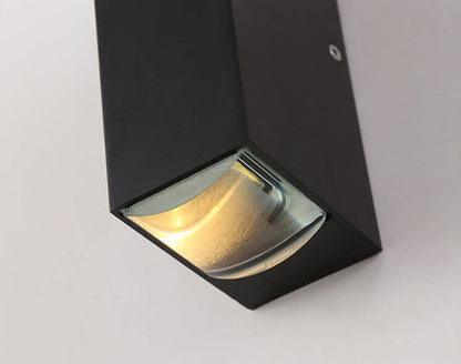 Frendorf | Modern waterproof rectangular LED wall light for outdoor use