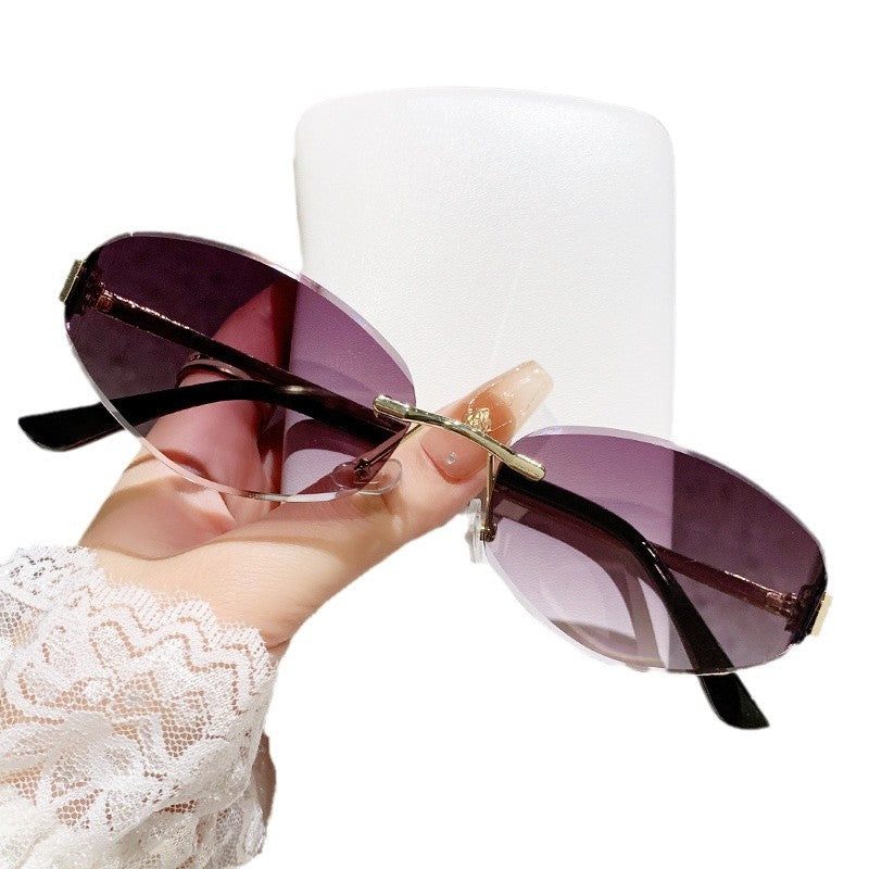 Ladies sunglasses in modern oval design with contrasting frame Kalsten