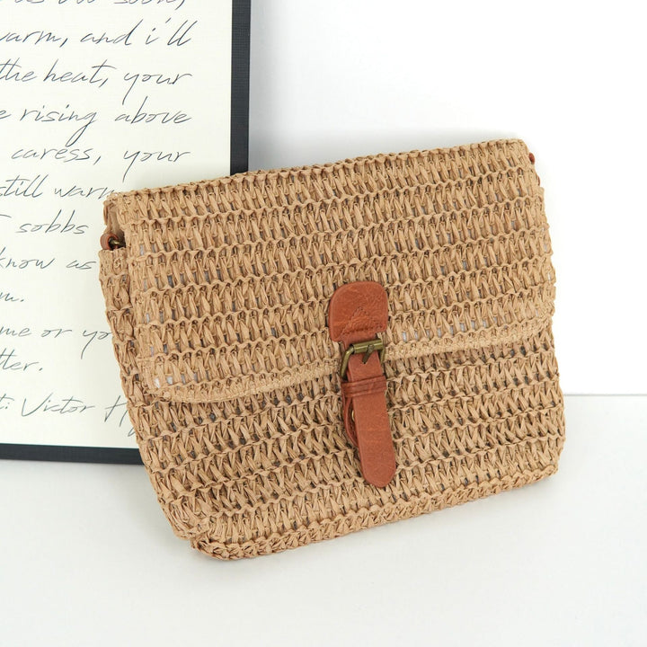 Shoulder bag made of sophisticated natural material with practical closure Kalsten