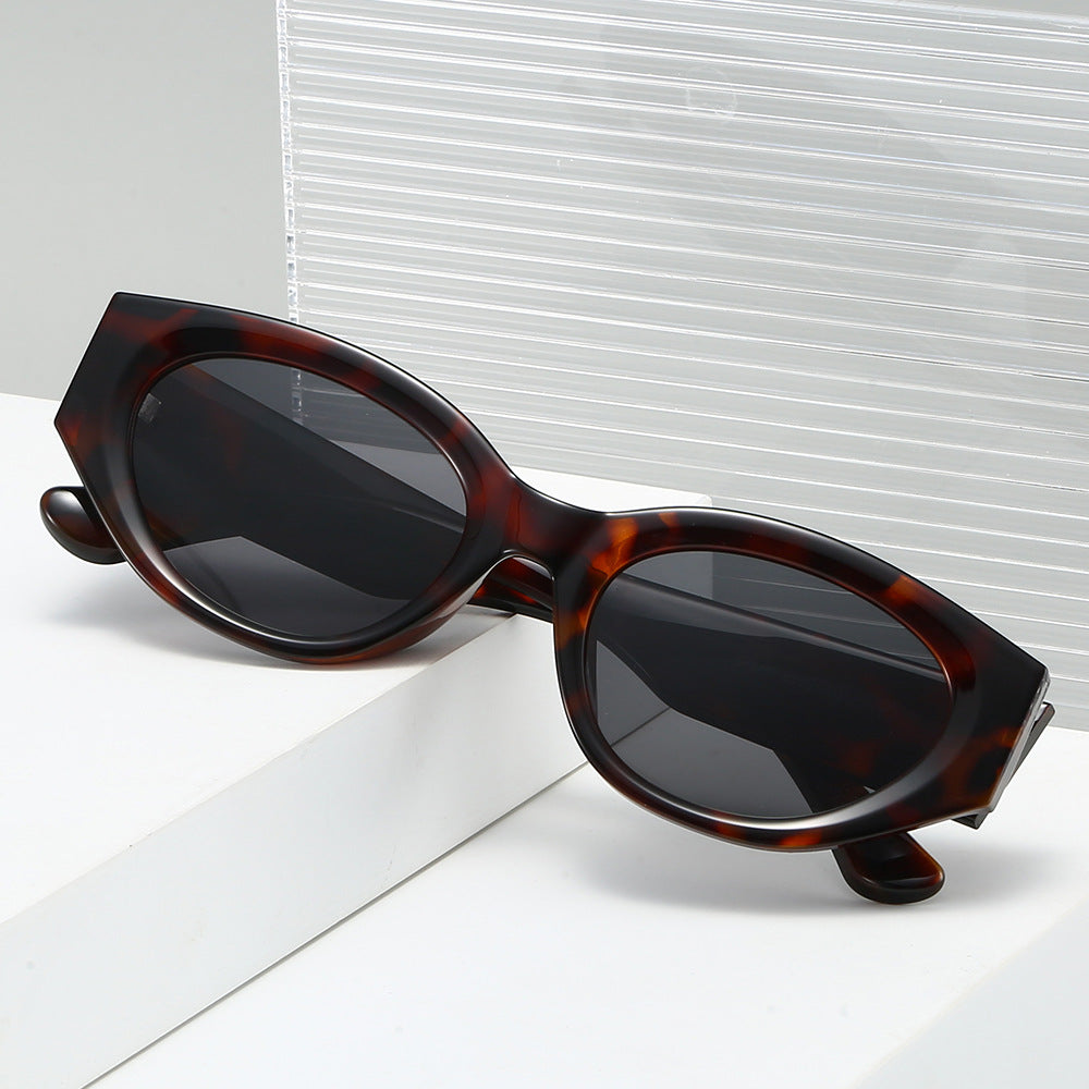 Women Cat-Eye Sunglasses with modern, transparent frame and UV protection Kalsten