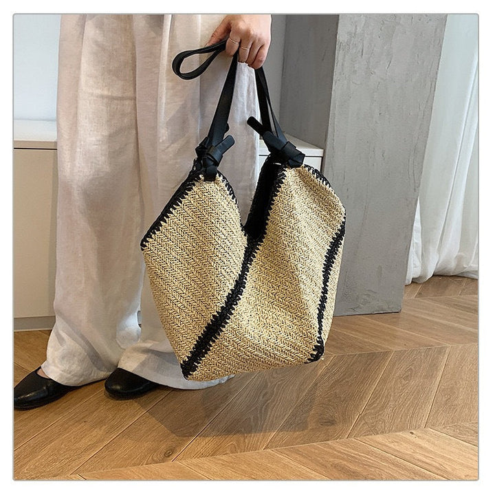 Generous shopping bag with handcrafted wave pattern Kalsten