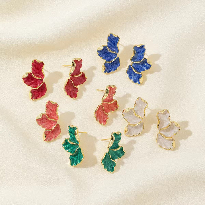 Fashionable earrings with feminine leaf design Kalsten