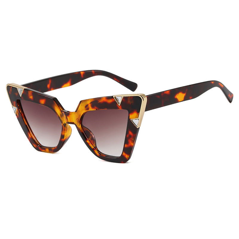 Women's Cat-Eye Sunglasses with Luxurious Design and Protective UV Filter Kalsten