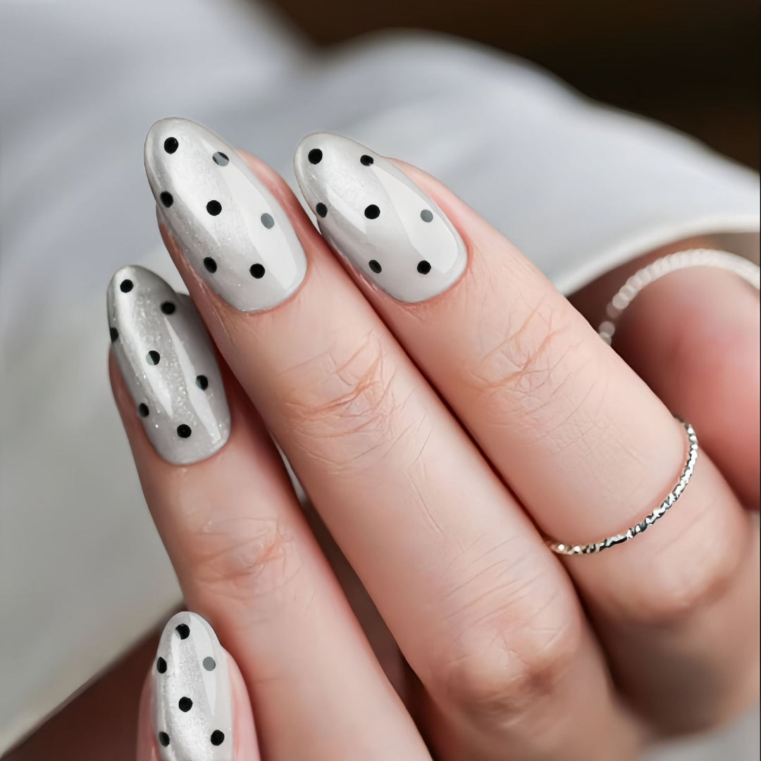 Artistic Press-On Nail Set with Polka Dot Design Kalsten