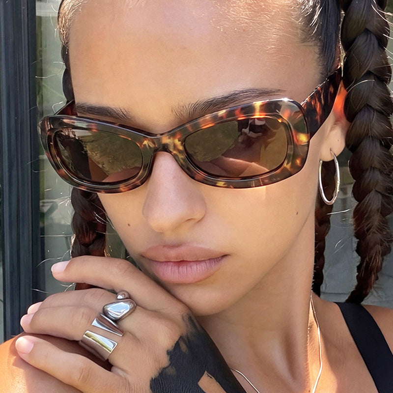 Women's fashionable Cat-Eye sunglasses with protective UV filter and elegant design Kalsten