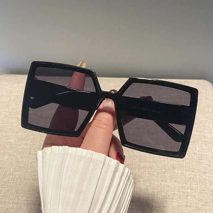 Women's square sunglasses with a sturdy frame and stylish design Kalsten
