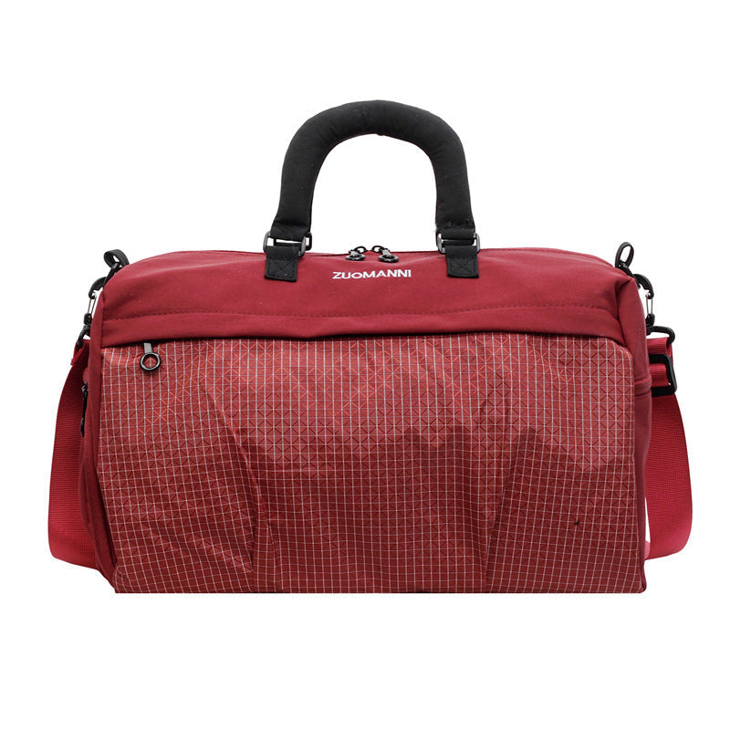 Sporty travel bag with padded carrying system and multiple compartments Kalsten