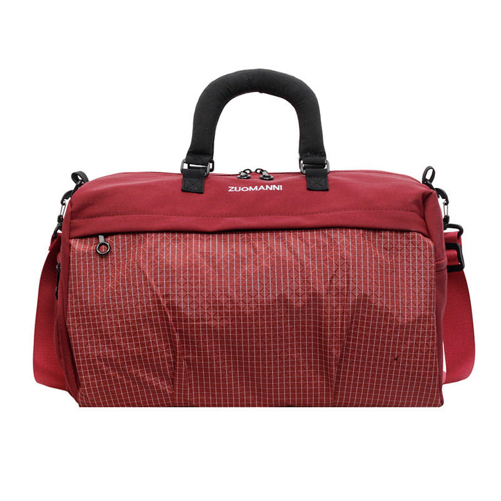 Sporty travel bag with padded carrying system and multiple compartments Kalsten