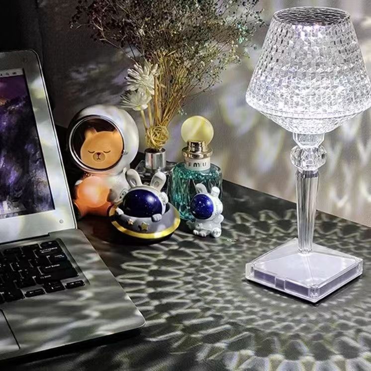 Liesbeth Crystal Lamp – Luxury Table Lamp with USB Charging Function Kalsten
