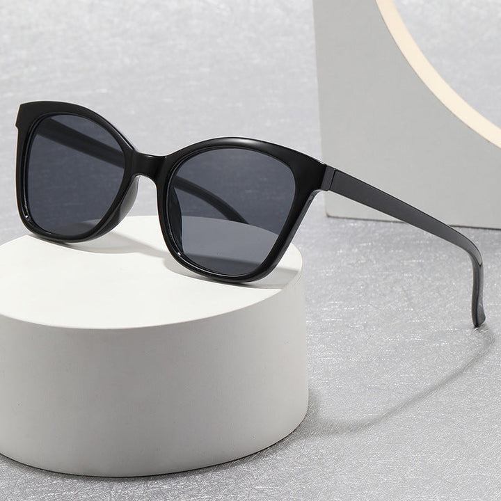 Women’s elegant sunglasses in a modern cat-eye style Kalsten