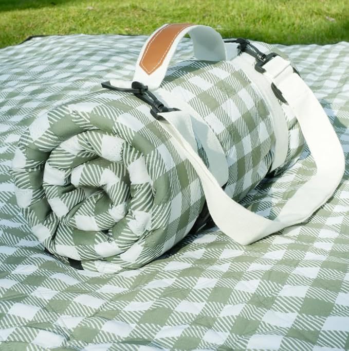 Unisex practical picnic blanket with carrying handle and water-repellent surface Kalsten