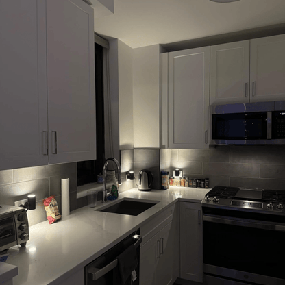 Skanto | Skanto Alova LED Plug-In Wall Lamp – Dimmable Sensor Light for Hallway, Stairs & Bedroom