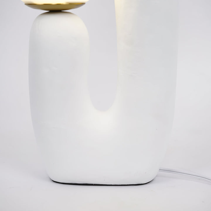 Contemporary Style Table Lamp with Natural Accent | Kalsten