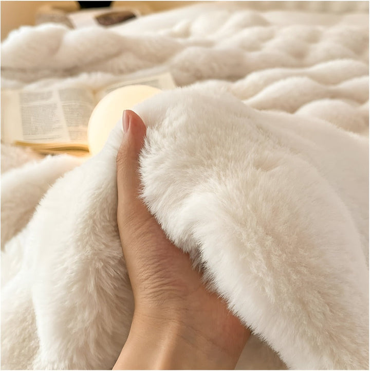 Kalsten | Fluffy Faux Fur Travel Blanket – Soft and Washable Fleece Blanket