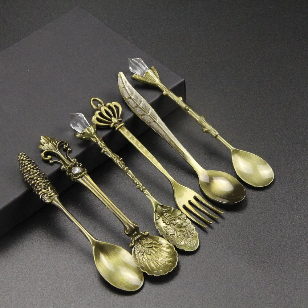 Kalsten | Vintage Engraved Teaspoon – Classic Elegance for Your Table