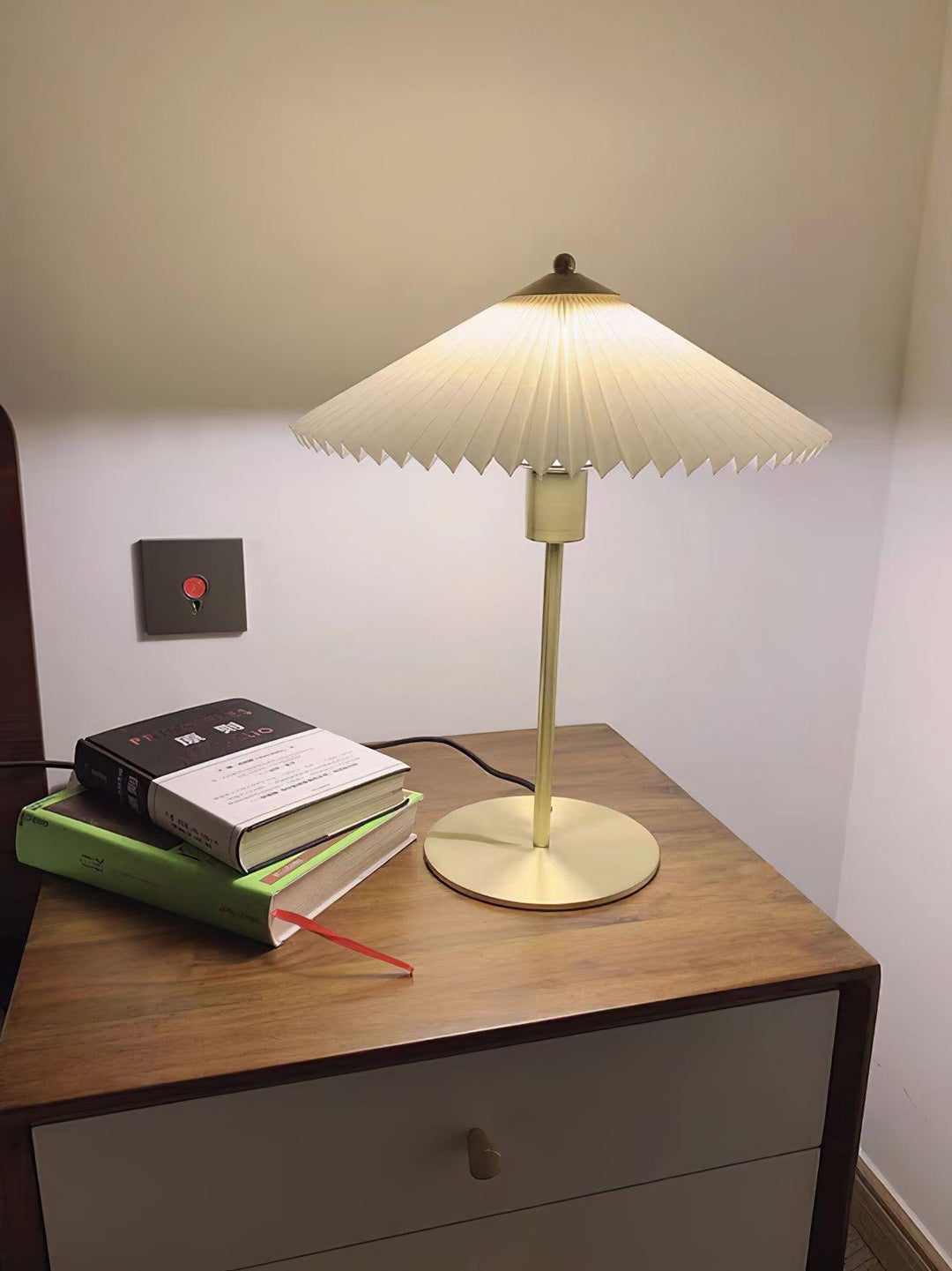 Perla Pleated Table Lamp | Kalsten