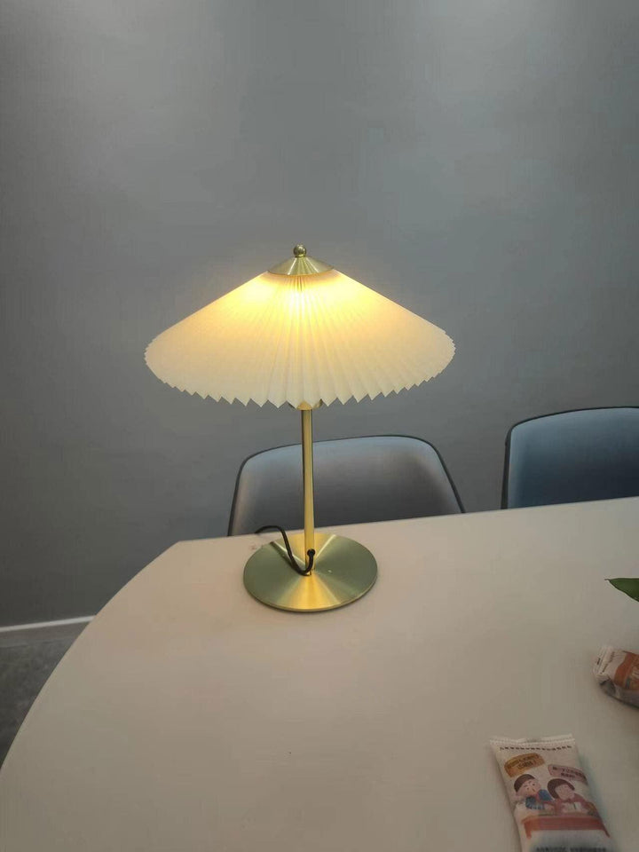Perla Pleated Table Lamp | Kalsten