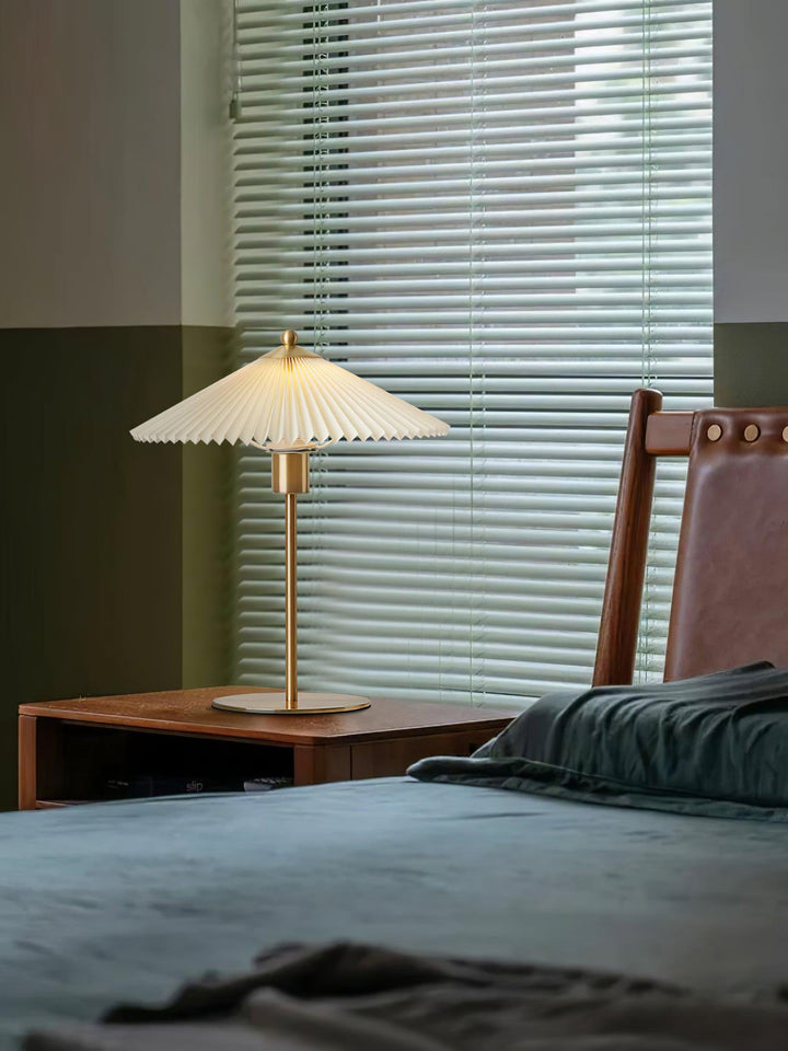 Perla Pleated Table Lamp | Kalsten