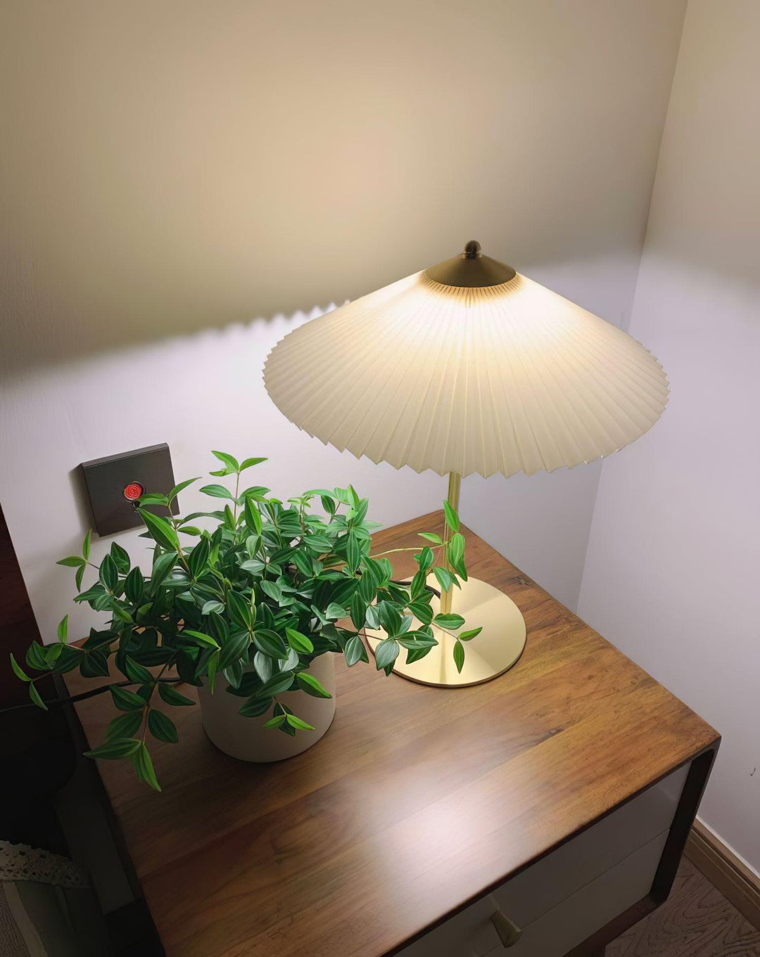 Perla Pleated Table Lamp | Kalsten