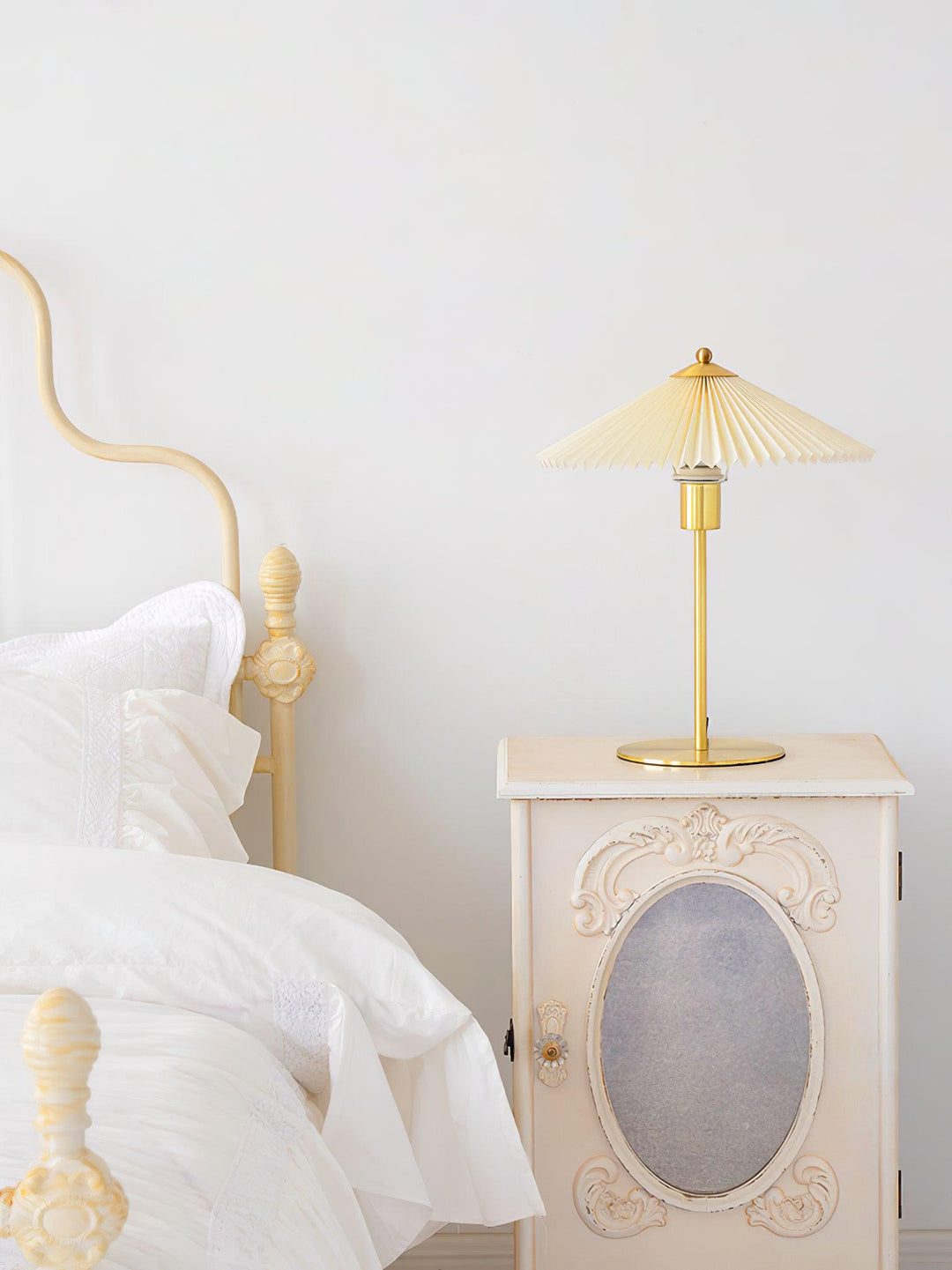 Perla Pleated Table Lamp | Kalsten
