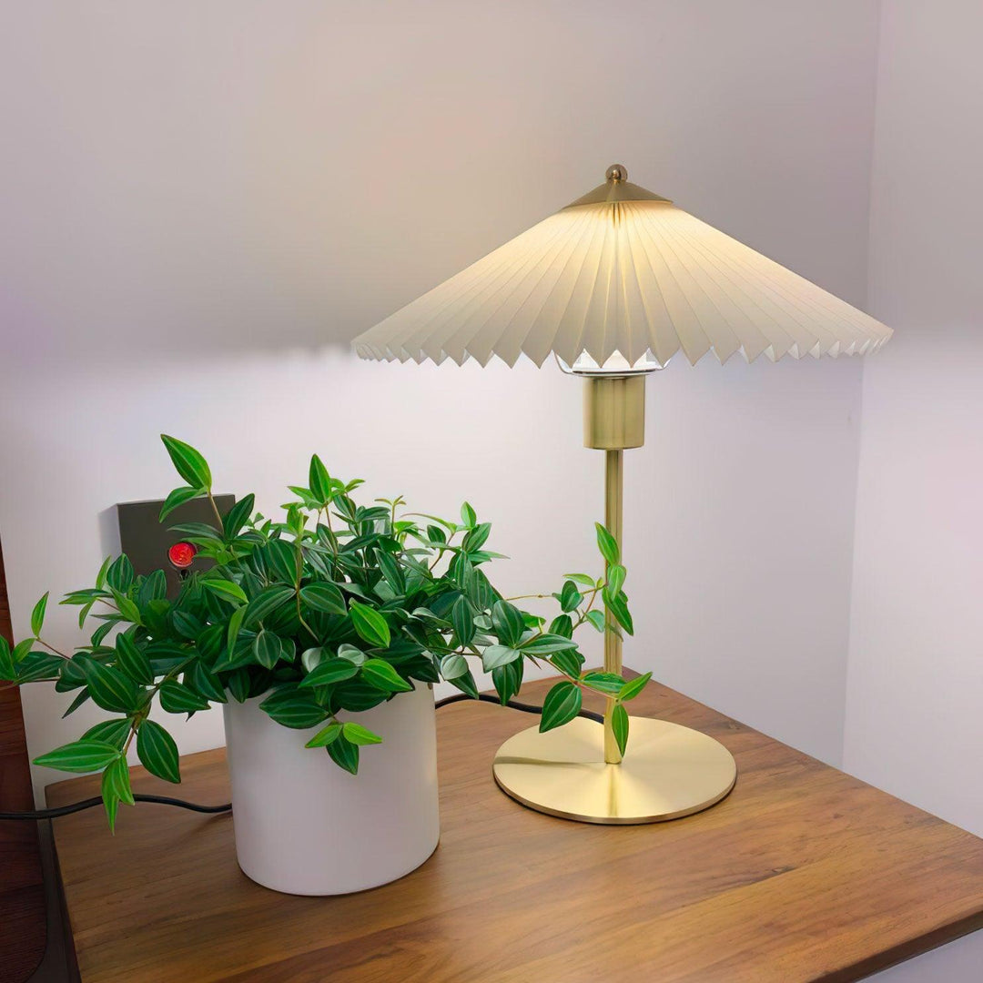 Perla Pleated Table Lamp | Kalsten