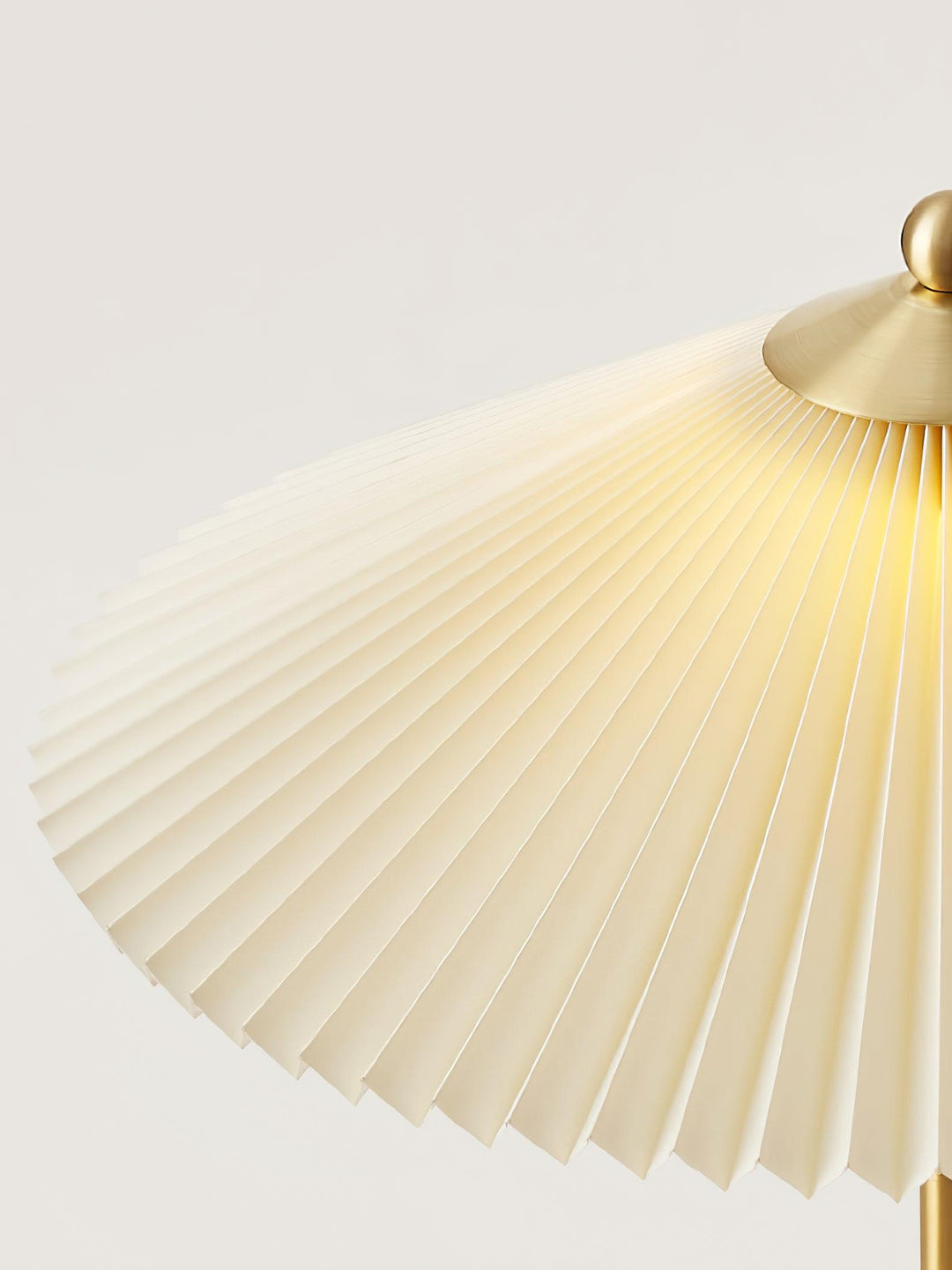 Perla Pleated Table Lamp | Kalsten