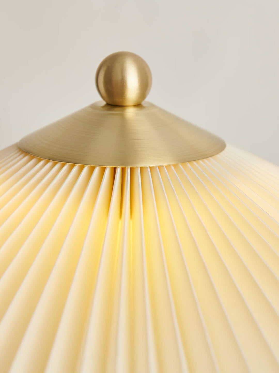 Perla Pleated Table Lamp | Kalsten