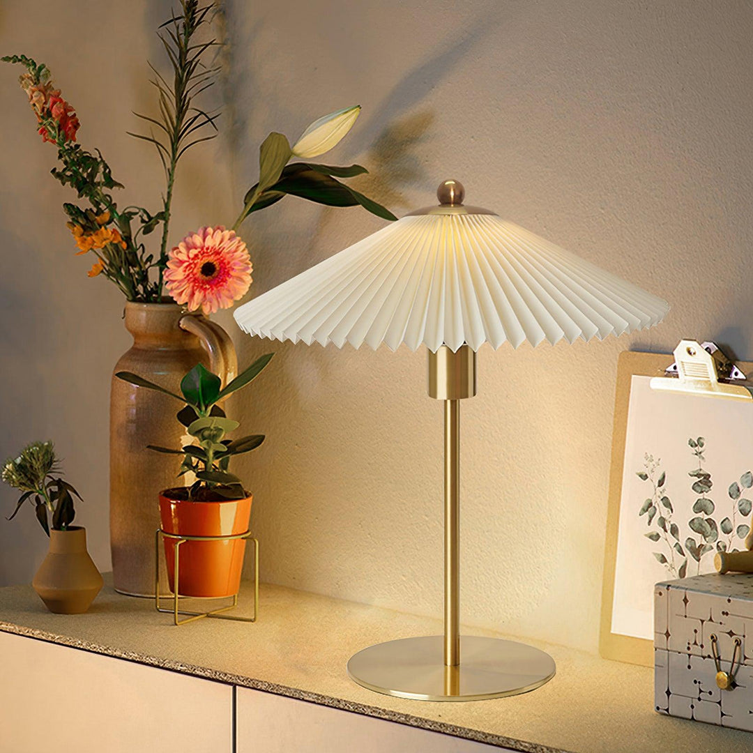 Perla Pleated Table Lamp | Kalsten