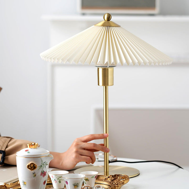 Perla Pleated Table Lamp | Kalsten