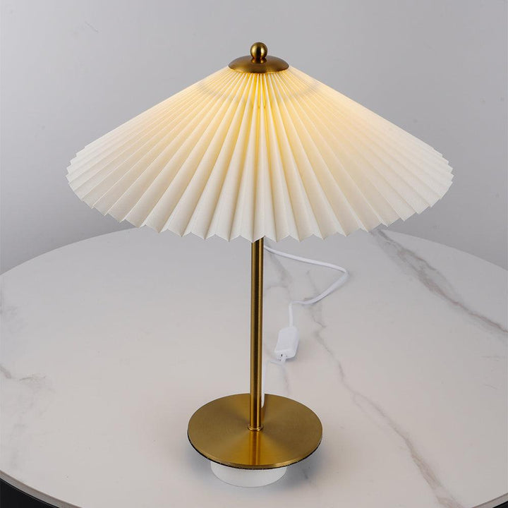 Perla Pleated Table Lamp | Kalsten