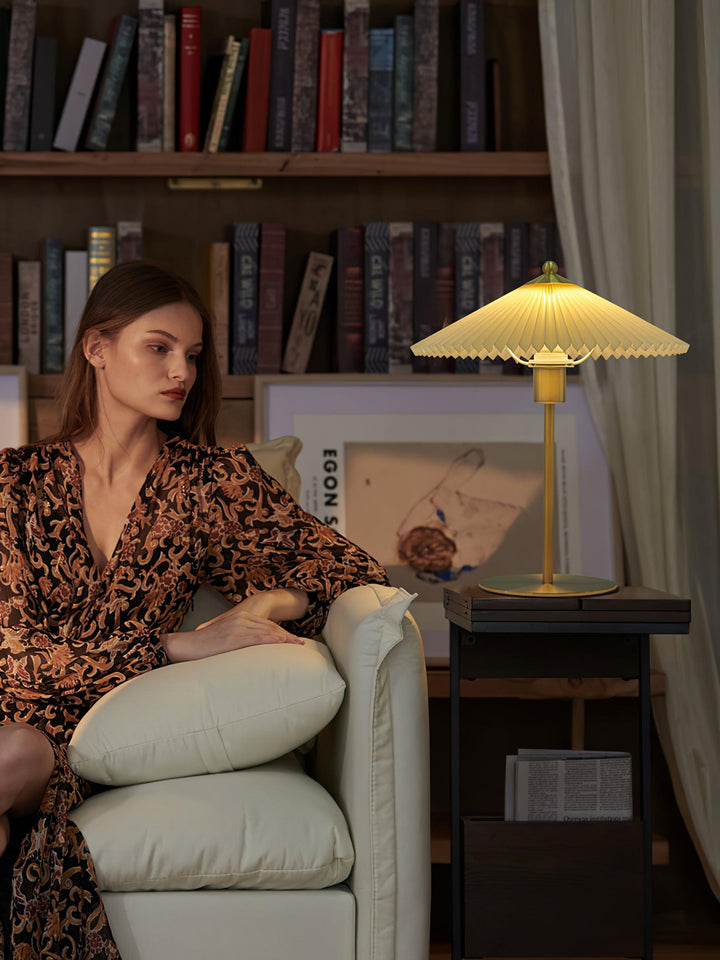 Perla Pleated Table Lamp | Kalsten