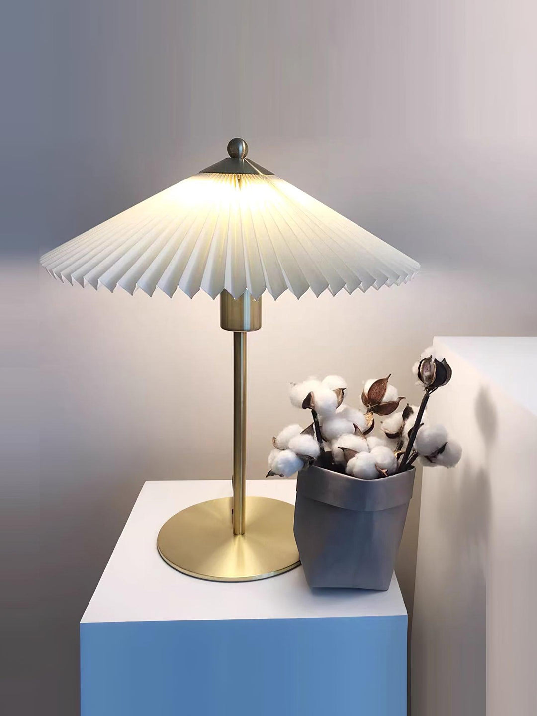 Perla Pleated Table Lamp | Kalsten